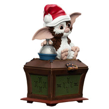 Załaduj obraz do przeglądarki galerii, Gremlins Mini Epics Vinyl Figure Gizmo with Santa Hat Limited Edition 12 cm