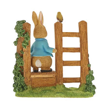 Afbeelding in Gallery-weergave laden, Beatrix Potter Peter Rabbit On Stile Figurine Figurine
