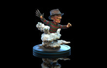 Załaduj obraz do przeglądarki galerii, Nightmare on Elm Street Q-Fig Figure Freddy Krueger 10 cm

